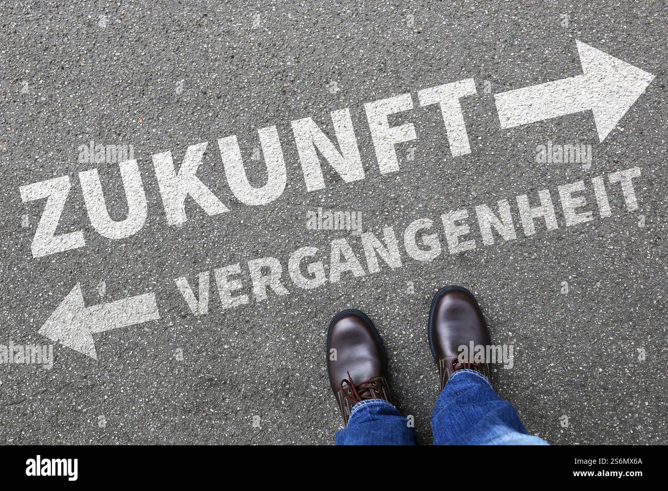 futur concept d'affaires passé les objectifs de vie de l'homme d'affaires succès changer de carrière Banque D'Images