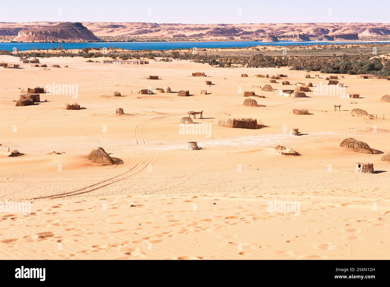 Village dans le district des lacs d'Ounianga - Sahara Banque D'Images