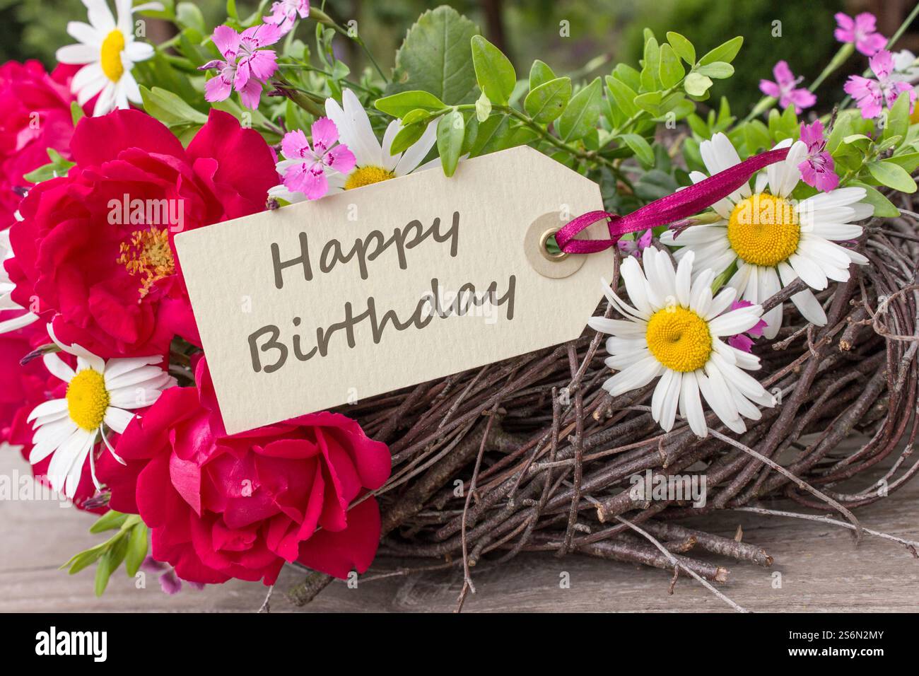 Carte d'anniversaire avec des fleurs d'été Banque D'Images