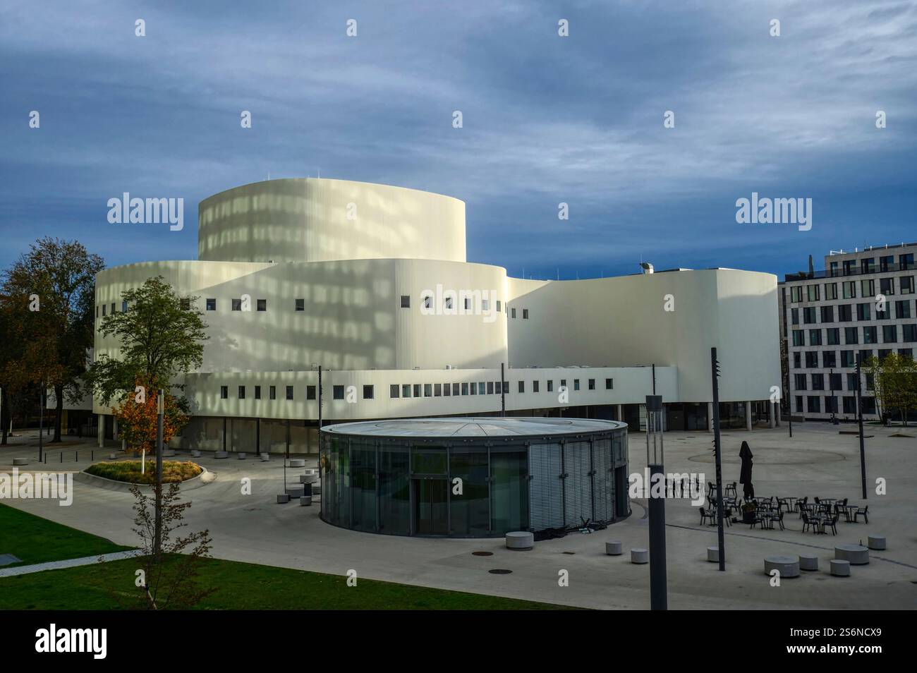 Bâtiment moderne de théâtre dans le centre de Dusseldorf Banque D'Images