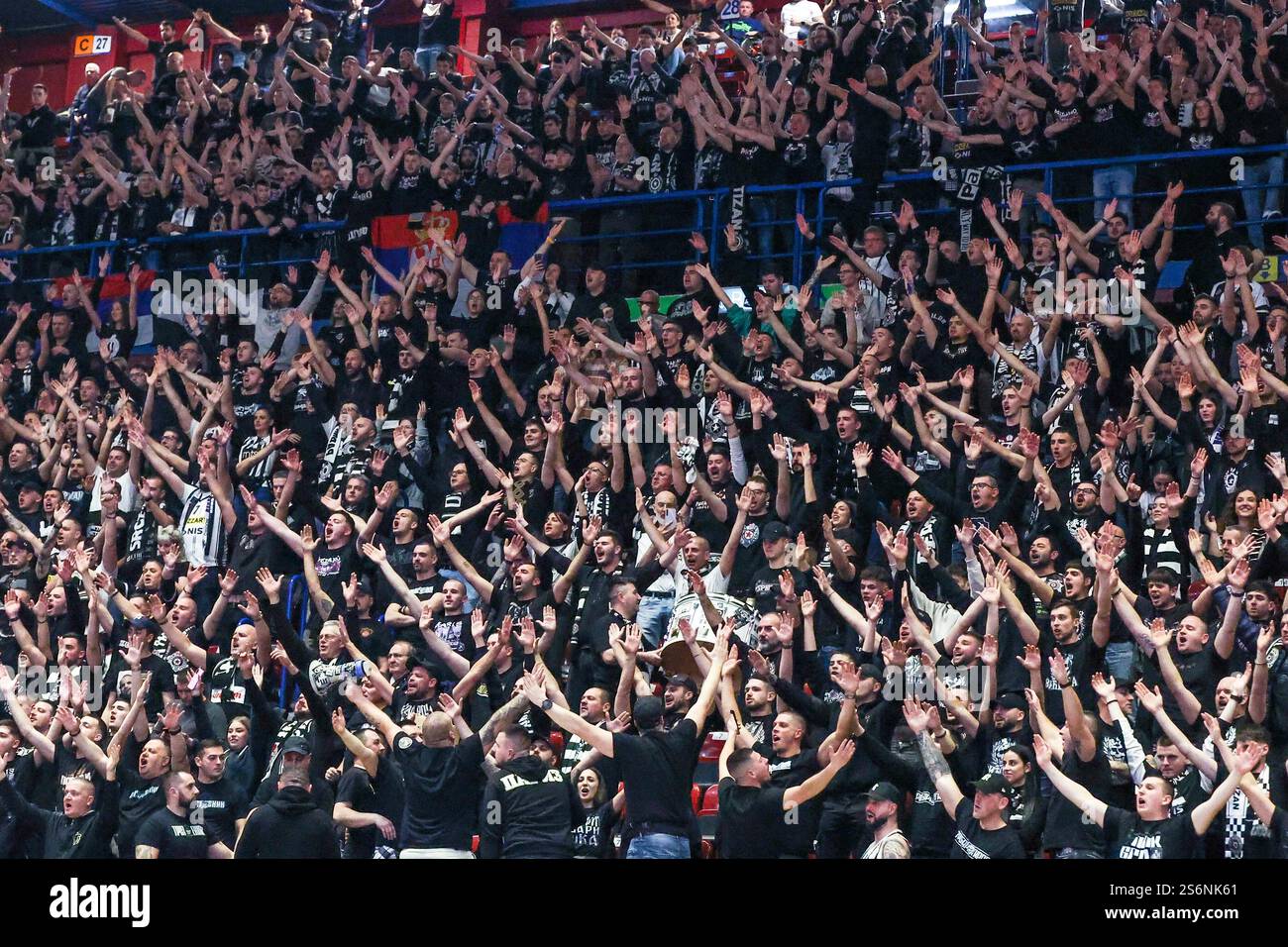 Milan, Italien. 16 janvier 2025. Partizan Mozzart a parié des supporters de Belgrade vus lors du match de la saison régulière de Turkish Airlines EuroLeague 2024/25 Round 22 entre EA7 Emporio Armani Milan et Partizan Mozzart a parié Belgrade au Forum Unipol. Score final EA7 Emporio Armani Milan 70 | 90 Partizan Mozzart Bet Belgrade crédit : dpa/Alamy Live News Banque D'Images