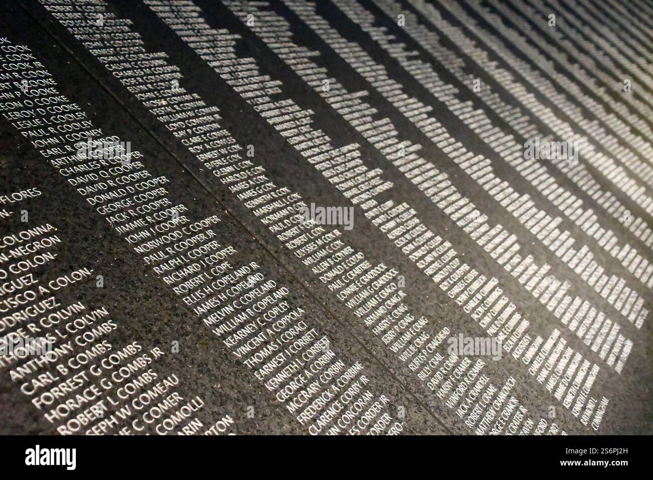 Plaque portant les noms des victimes de la guerre de Corée au mémorial des anciens combattants de la guerre de Corée à Washington D.C. Banque D'Images