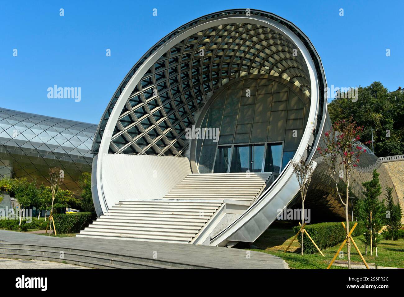 Bâtiment de théâtre inachevé et salle d'exposition dans Rike City Park, architecte Studio Fuksas, Tbilissi, Géorgie Banque D'Images