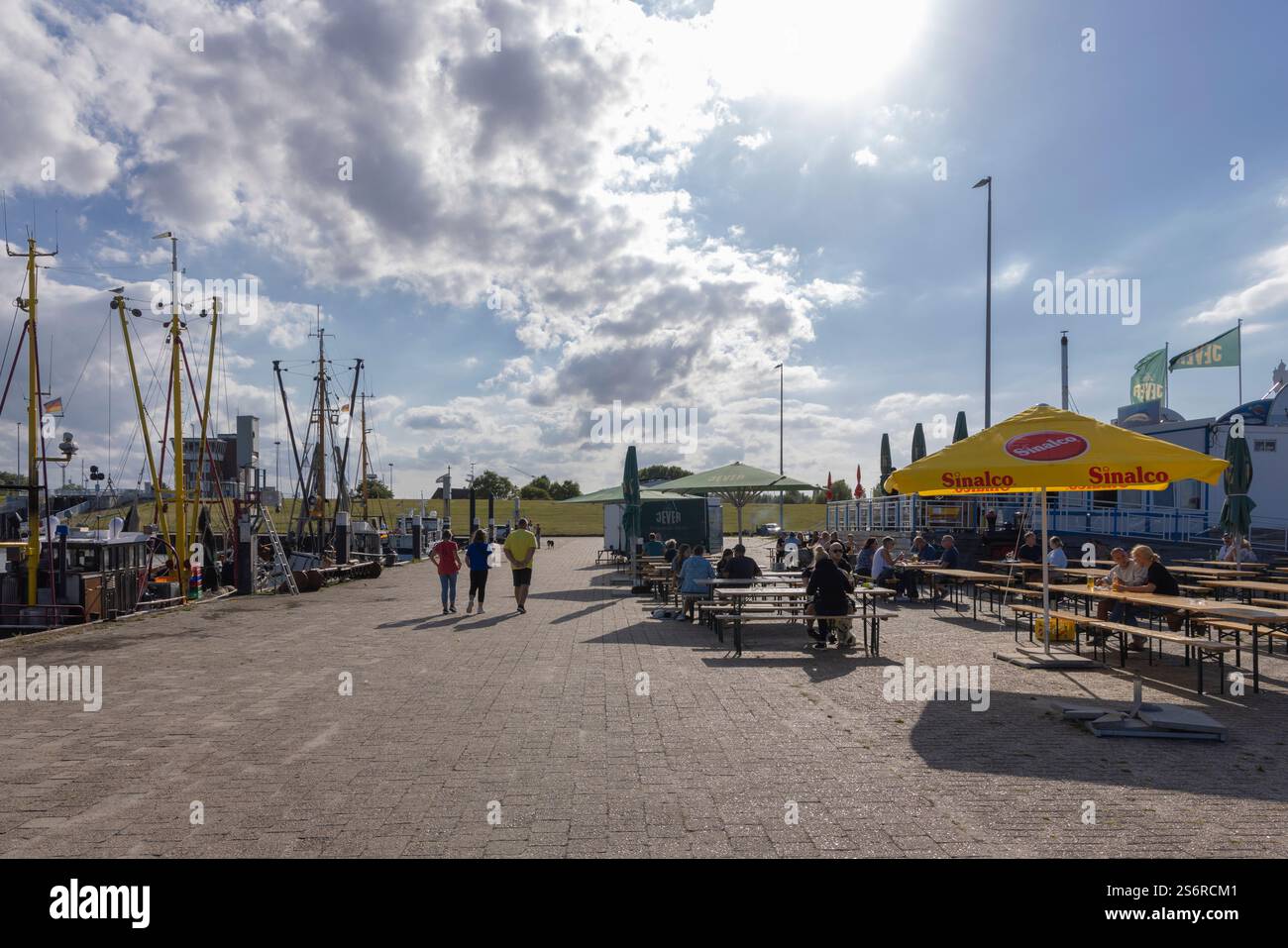 Snack-bar de poisson 'To'n Fischhus' dans le port extérieur de Hooksiel, une partie de la municipalité de Wangerland, district de Frise, basse-Saxe, Allemagne Banque D'Images