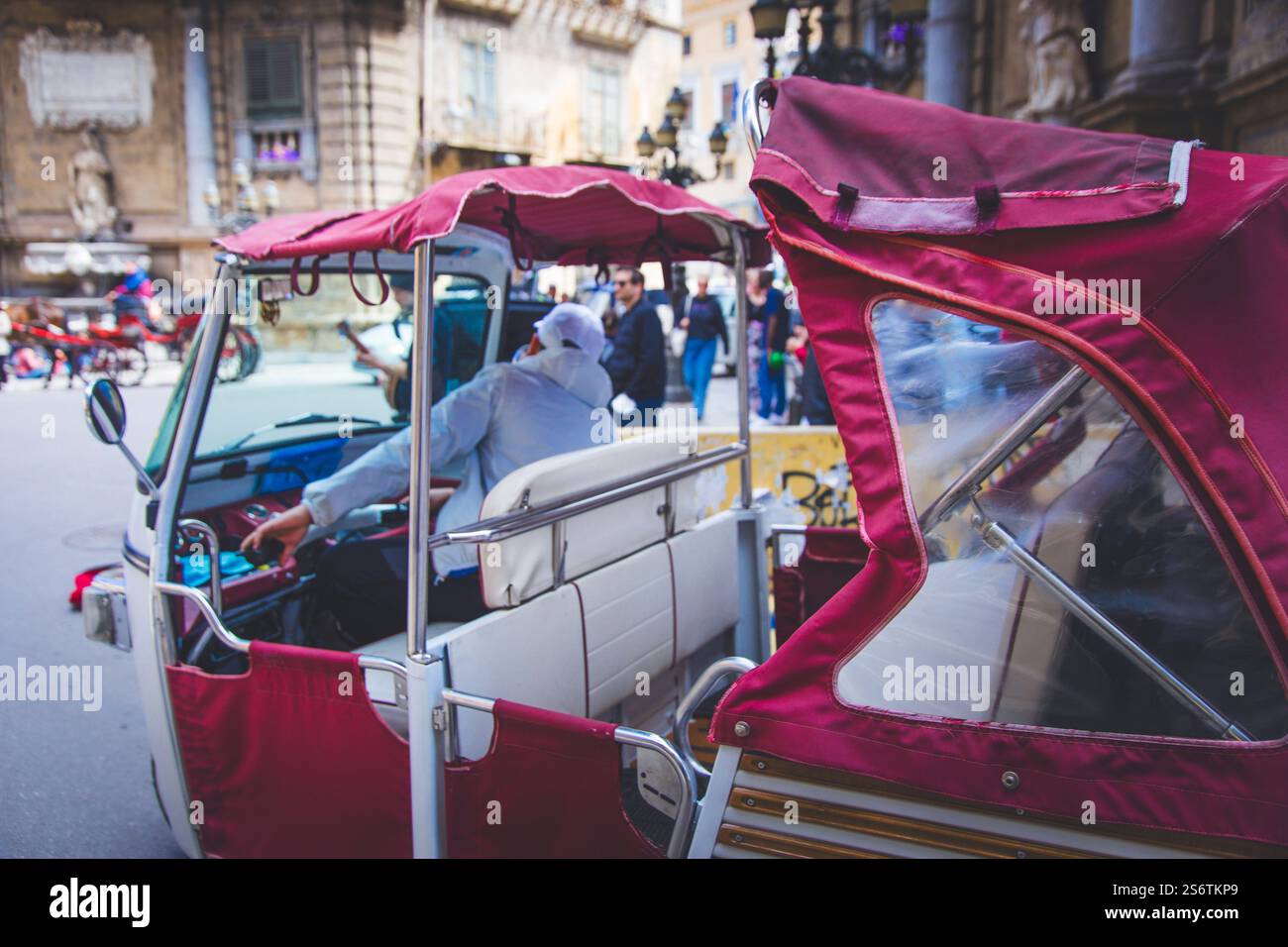 Italie, Sicile, Palerme. Taxi tricycle. piaggio vespa Banque D'Images