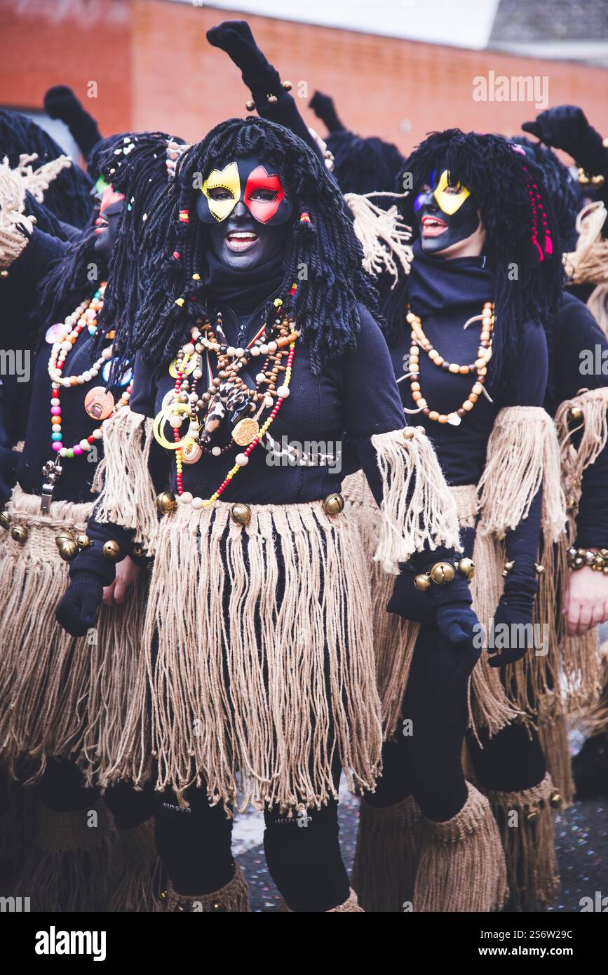 Belgique, Wallonie, province de Hainaut, Beloeil. Carnaval de Basecles. Le Basoulous. Groupe de carnaval. Déguisement qui déclenche la controverse du « face noire » Banque D'Images