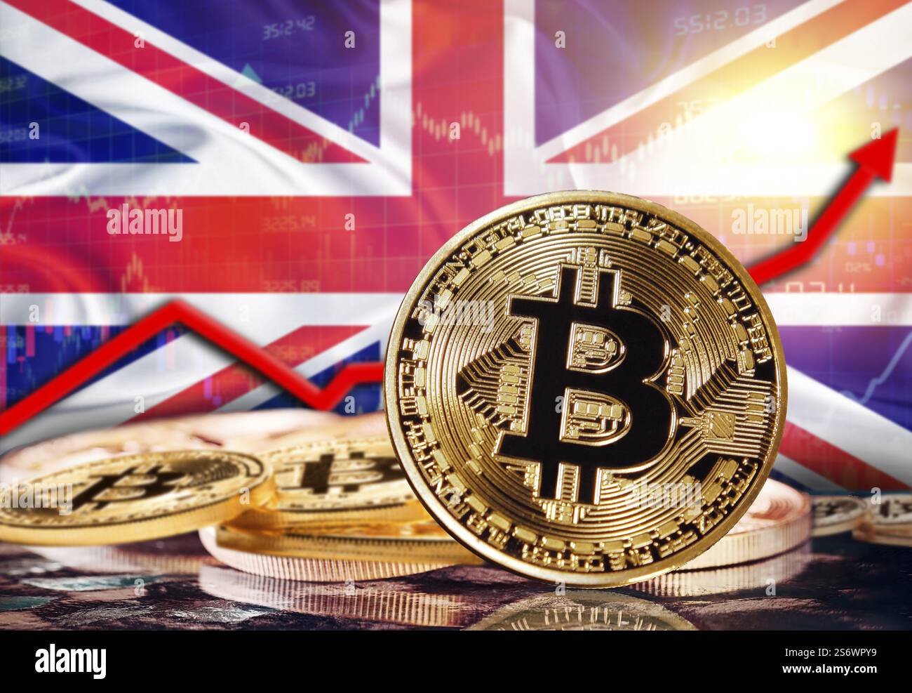 Bitcoin avec drapeau du Royaume-Uni en arrière-plan. Bitcoin se lève avec le drapeau du Royaume-Uni en arrière-plan Banque D'Images