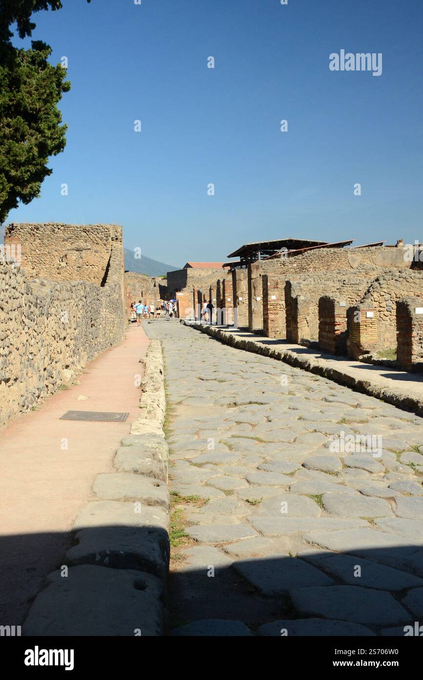 Routes et rues romaines dans le site historique du patrimoine mondial de Pompéi, Italie Banque D'Images