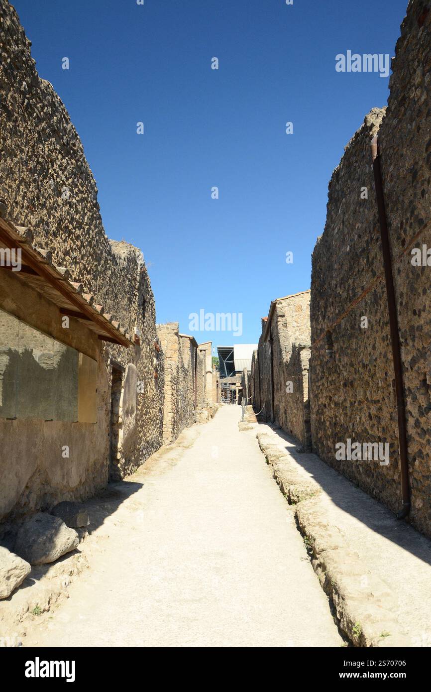 Routes et rues romaines dans le site historique du patrimoine mondial de Pompéi, Italie Banque D'Images