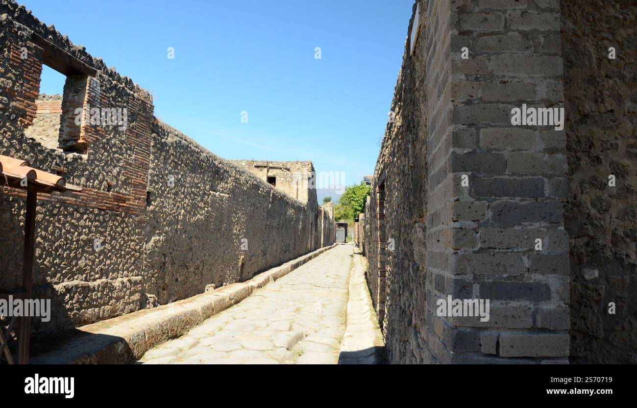 Routes et rues romaines dans le site historique du patrimoine mondial de Pompéi, Italie Banque D'Images