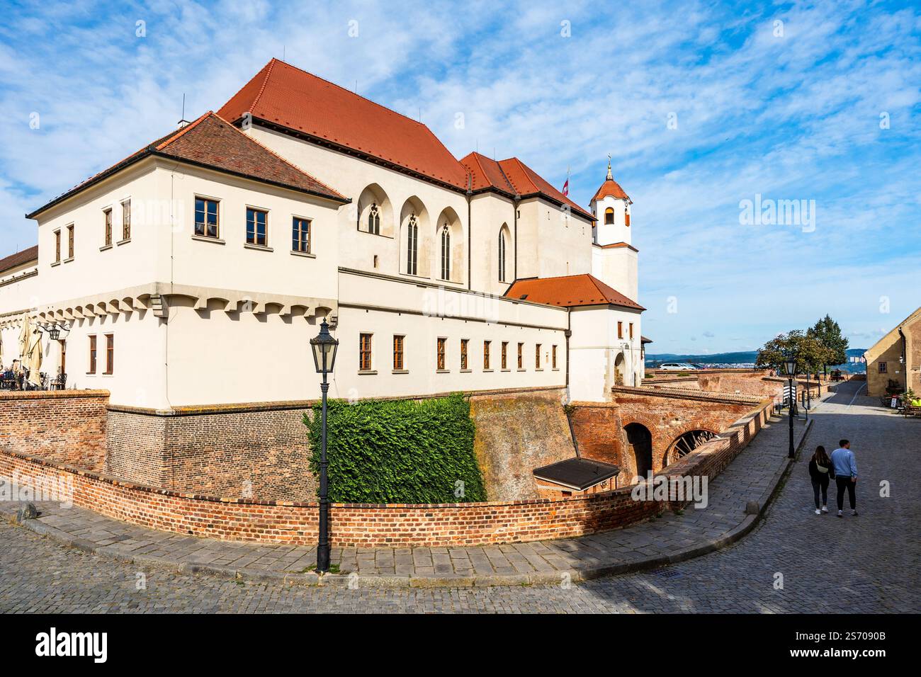 Vue extérieure du château de Spilberk (ou Spielberg, en allemand), château et citadelle baroque autrefois la prison la plus dure de l'Empire autrichien, à Brno, en Tchéquie Banque D'Images