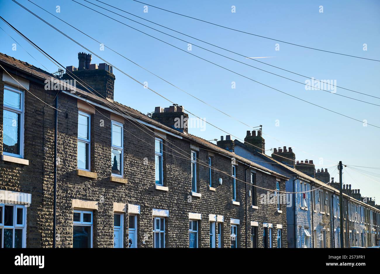 Rangée de terrasses de maisons et de fils téléphoniques, Preston, Royaume-Uni Banque D'Images