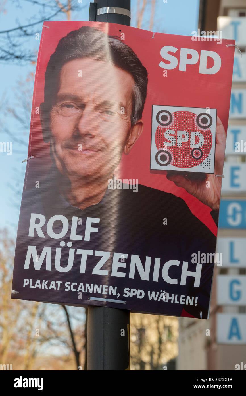 Affiche électorale du SPD avec un portrait de Rolf Muetzenich à Cologne Banque D'Images