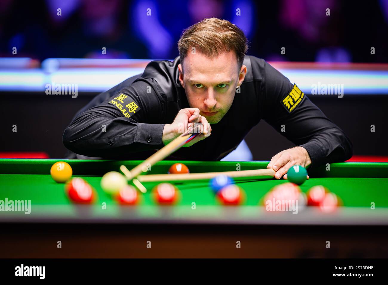 LONDRES, ROYAUME-UNI. 18 janvier 25. Judd Trump en demi-finale lors du match Johnstone's Paint Masters - Day 7 demi-finales 2025 à Alexandra Palace le samedi 18 janvier 2025 à LONDRES ANGLETERRE. Crédit : Taka G Wu/Alamy Live News Banque D'Images