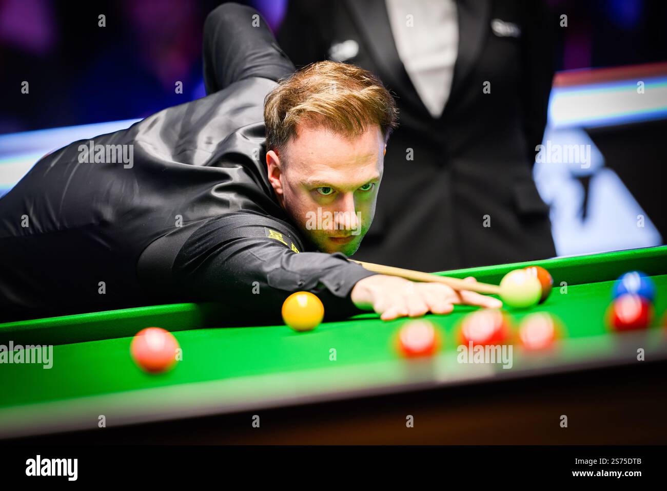 LONDRES, ROYAUME-UNI. 18 janvier 25. Judd Trump en demi-finale lors du match Johnstone's Paint Masters - Day 7 demi-finales 2025 à Alexandra Palace le samedi 18 janvier 2025 à LONDRES ANGLETERRE. Crédit : Taka G Wu/Alamy Live News Banque D'Images