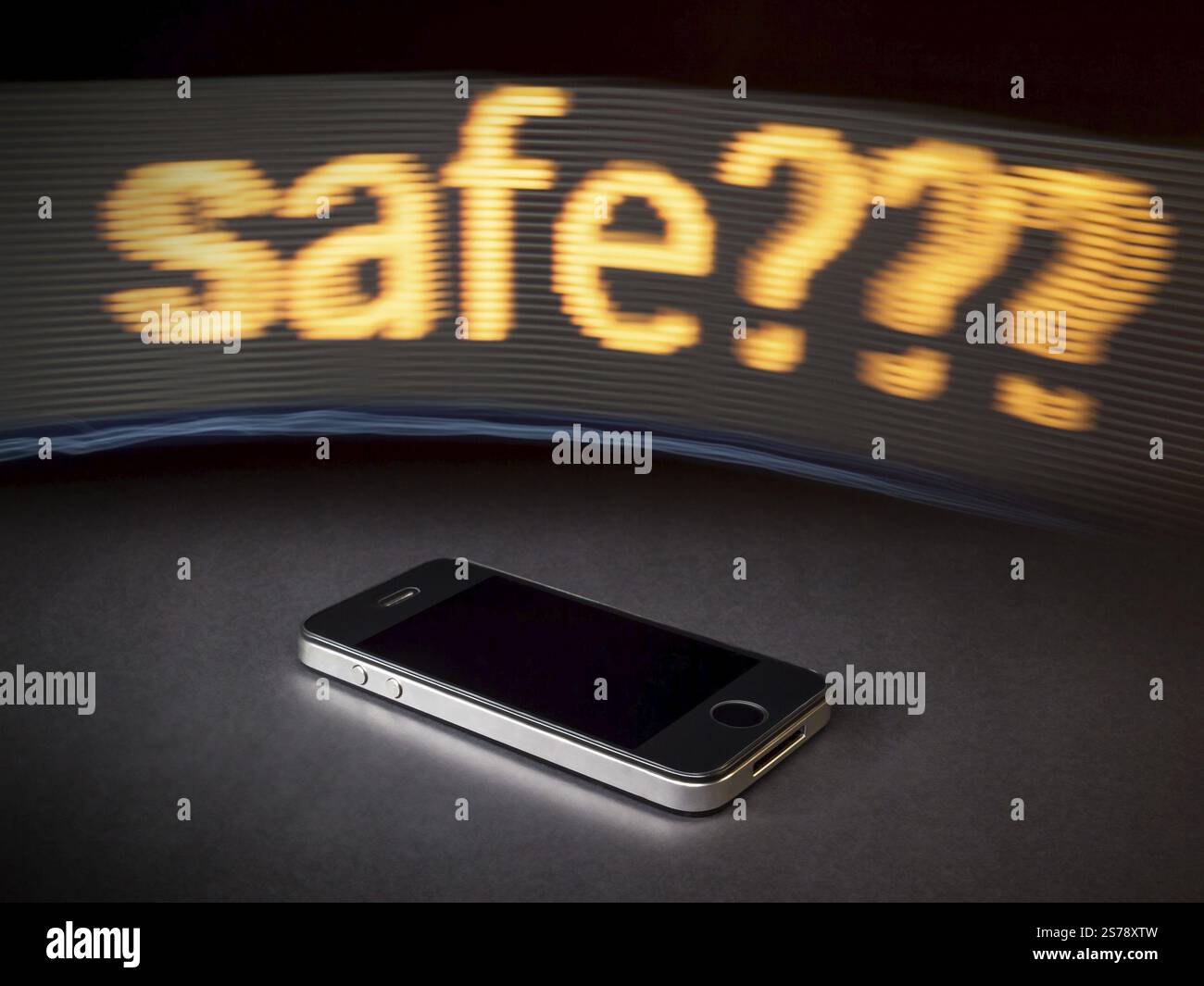 L'image d'un téléphone intelligent et le mot coffre-fort Banque D'Images