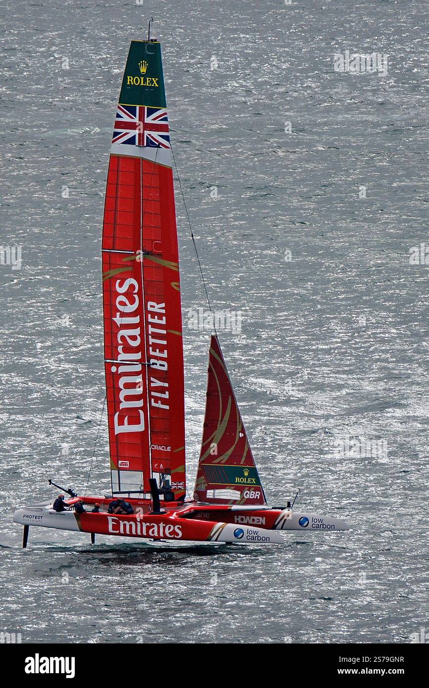 Auckland, Nouvelle-Zélande, 19 janvier 2025. La Grande-Bretagne en course lors de la 2ème course le deuxième jour de la partie Auckland de la régate SailGP. Crédit : David Rowland/Alamy Live News Banque D'Images