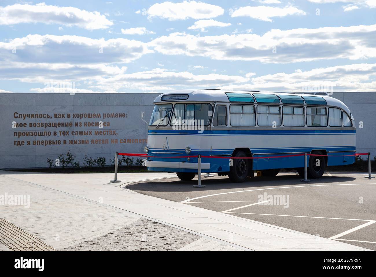 RÉGION DE SARATOV, RUSSIE - 04 MAI 2024 : bus LAZ-695, qui a transporté des astronautes à la rampe de lancement. Space Conquerors Park. Région de Saratov Banque D'Images