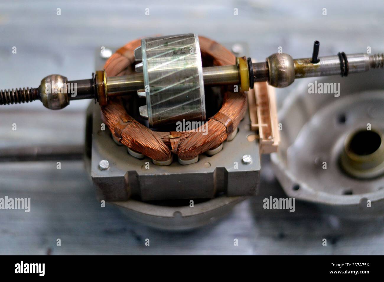 Maintenance du moteur de ventilateur, le moteur électrique est une machine qui convertit l'énergie électrique en énergie mécanique, fonctionne grâce à l'interaction entre Banque D'Images