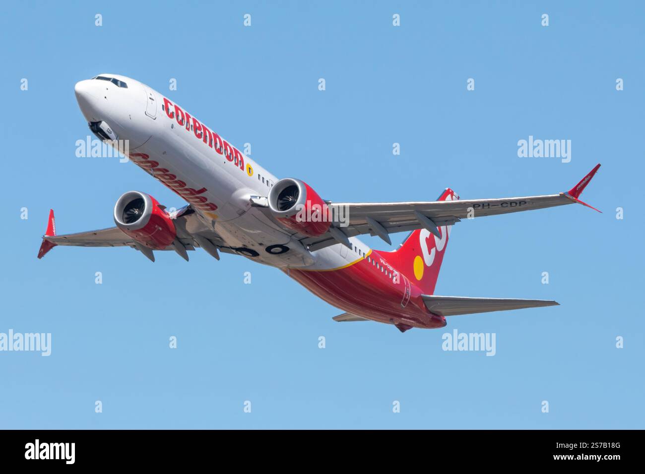 Aéroport de Gran Canaria, Gando. L'avion de ligne moderne Boeing 737 MAX de la compagnie aérienne néerlandaise Corendon Dutch Airlines décolle. Banque D'Images