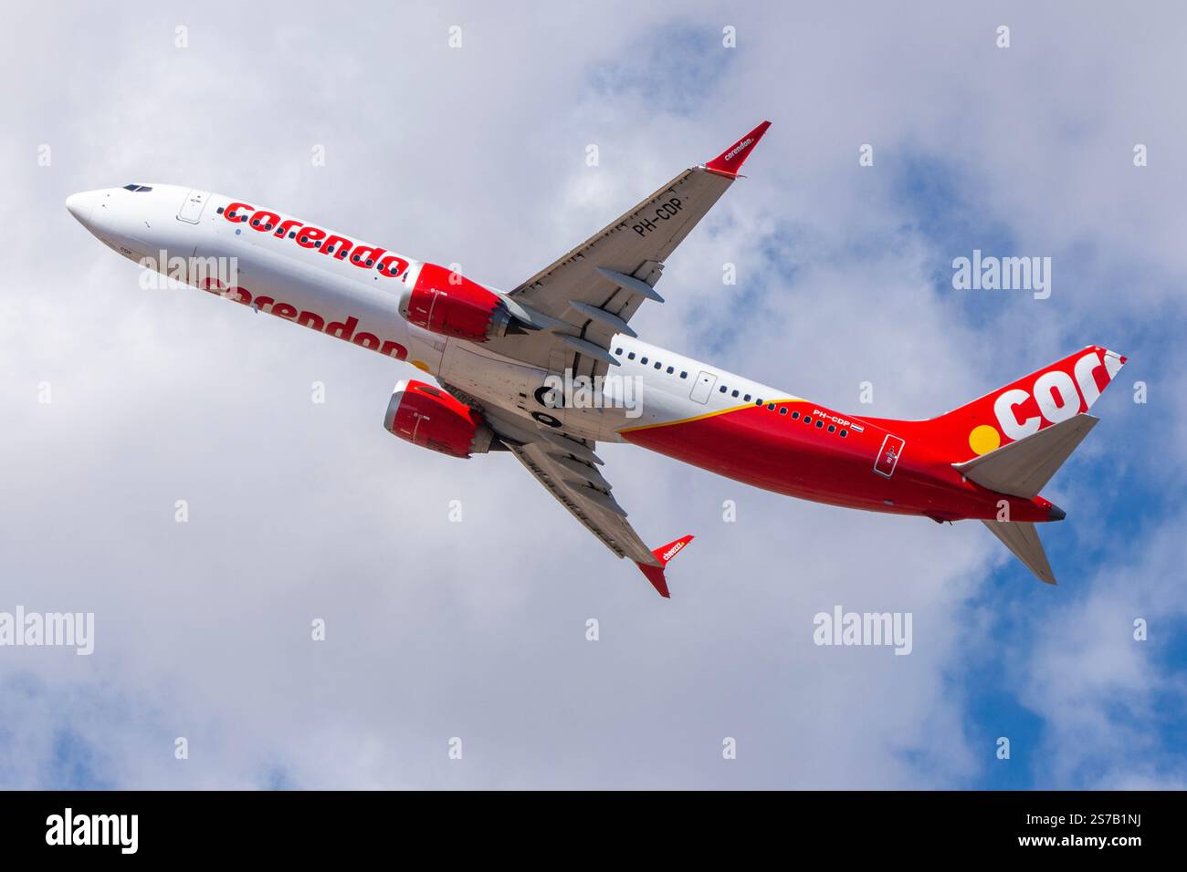 Aéroport de Gran Canaria, Gando. L'avion de ligne moderne Boeing 737 MAX de la compagnie aérienne néerlandaise Corendon Dutch Airlines décolle. Banque D'Images