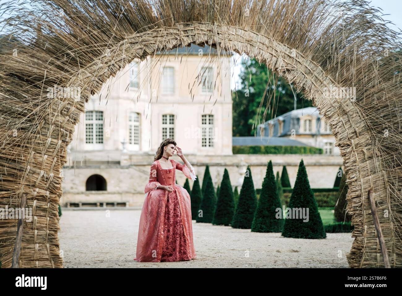 GAIA WEISS dans MARIE ANTOINETTE (2022), réalisé par PETE TRAVIS, GEOFFREY ENTHOVEN et EDWARD BAZALGETTE. Crédit : canal+ / Capa Drama / album Banque D'Images