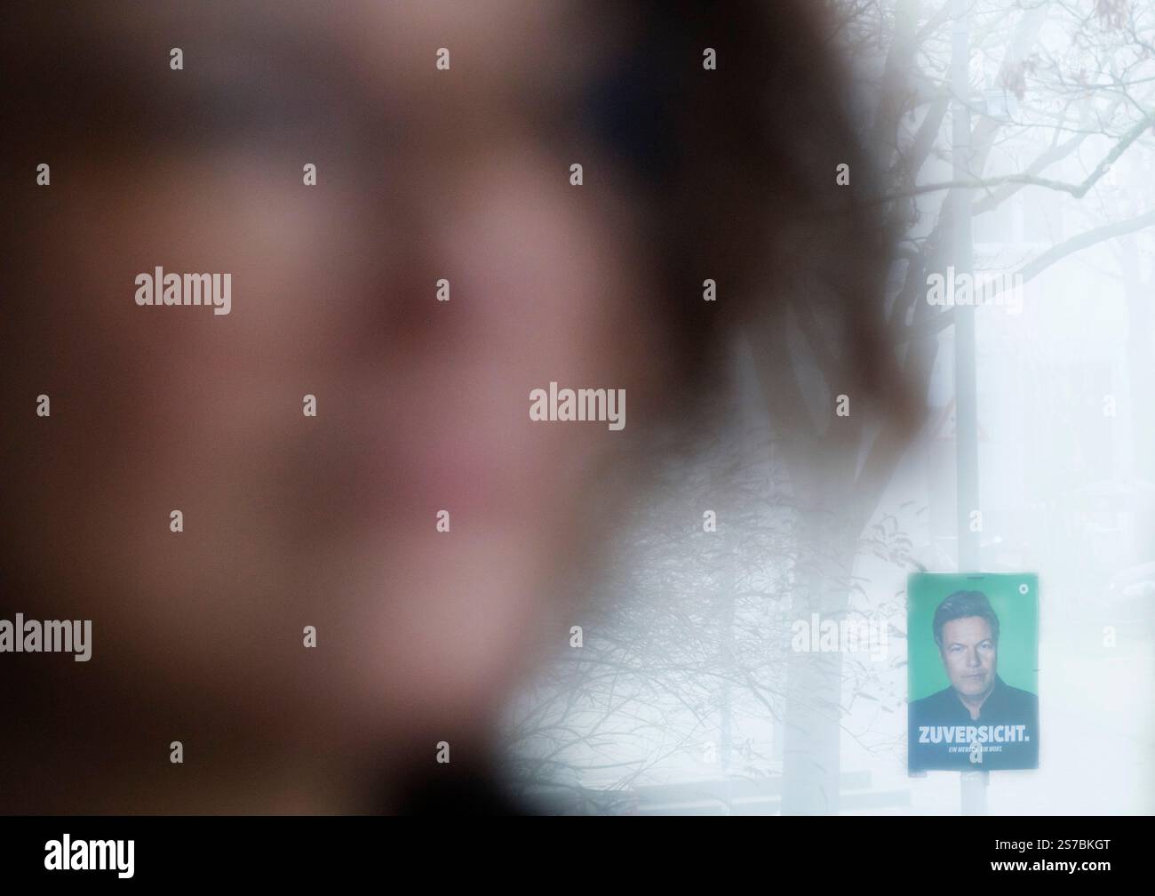 Affiche électorale de Buendnis 90 Die Gruenen avec le portrait de Robert Habeck Banque D'Images