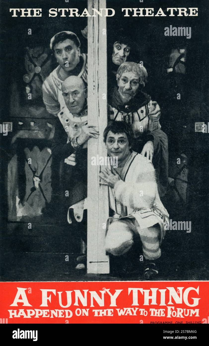 Couverture du programme de la production originale de la scène londonienne avec FRANKIE HOWERD KENNETH CONNOR ROBERTSON HARE JON PERTWEE et ''MONSEWER'' EDDIE GRAY in A FUNNY THING HAPPEN ON THE WAY TO THE FORUM Director GEORGE ABBOTT une comédie musicale basée sur les pièces du livre de Plautus Burt Shevelove et Larry Gelbart musique et paroles Stephen Sondheim décor et costumes Tony Walton a joué pour la première fois au Strand Theatre le jeudi 3 octobre 1963 Banque D'Images