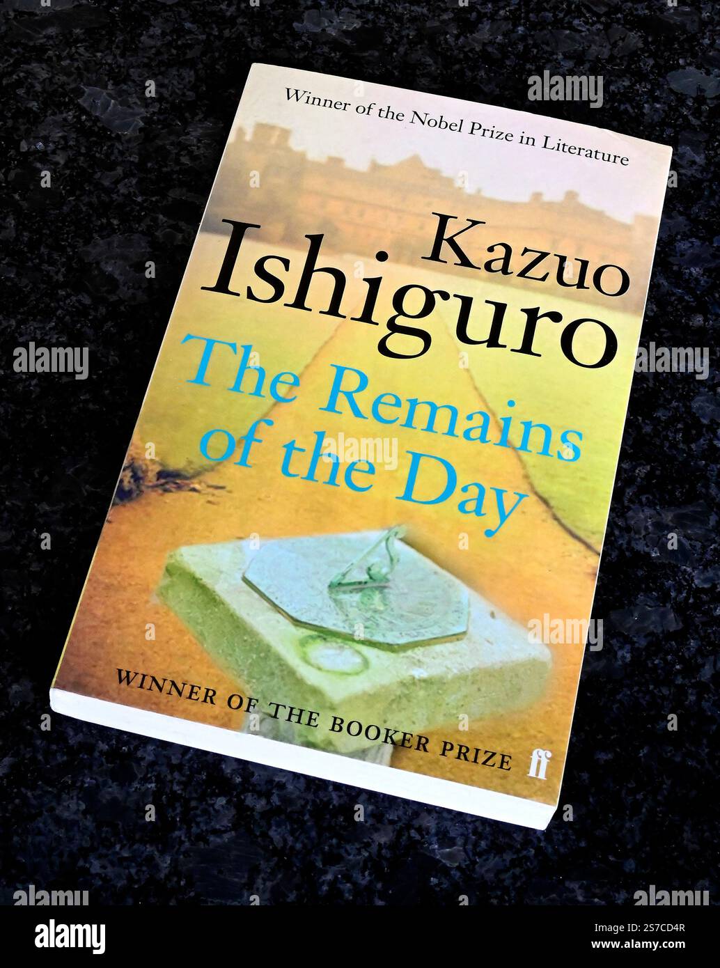 Couverture de livre 'les restes du jour' par Kazuo Ishiguro. Banque D'Images