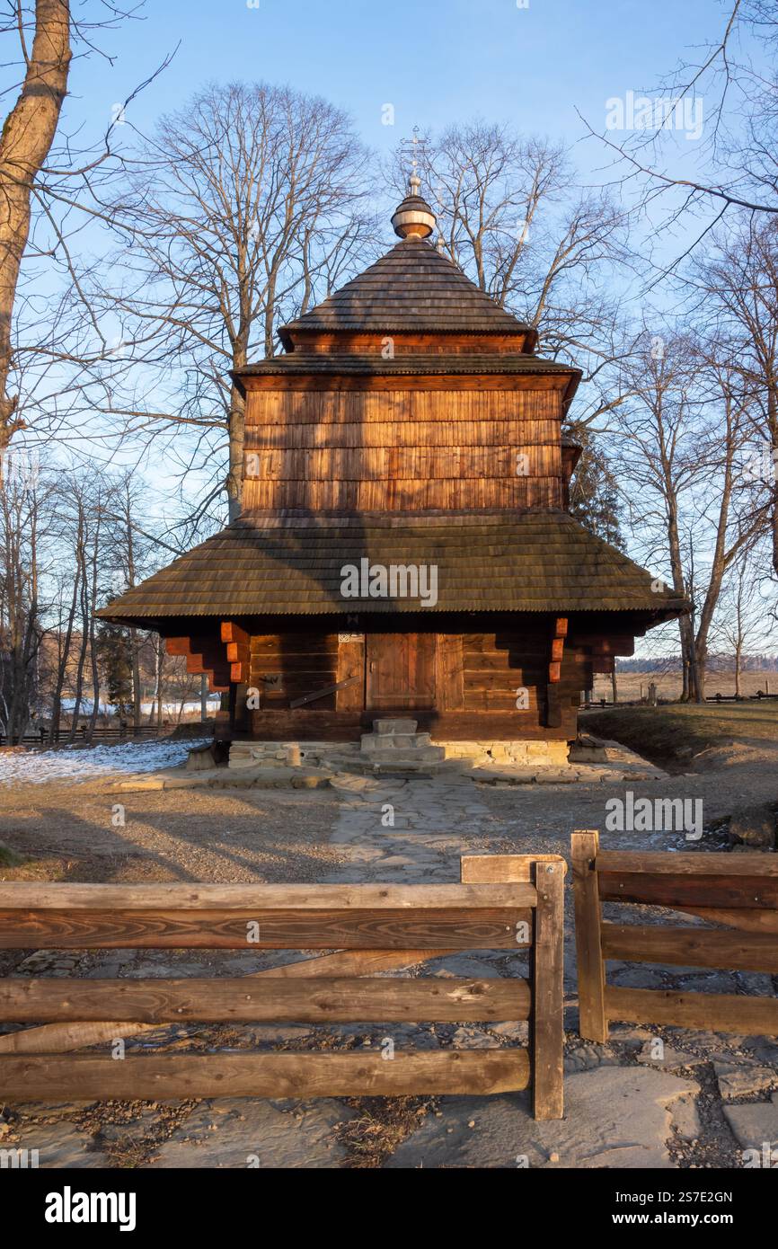 Smolnik in the Bieszczady Mountains - composé Michael Archange's Greek Catholic Church (anciennement Boyko Orthodox Church) Banque D'Images