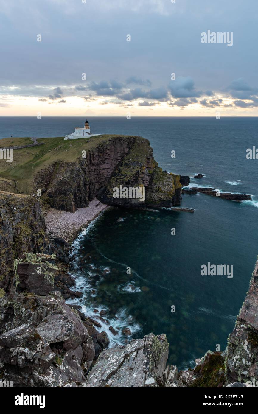 Phare de Stoer au coucher du soleil, dans le nord-ouest de l'Écosse Banque D'Images
