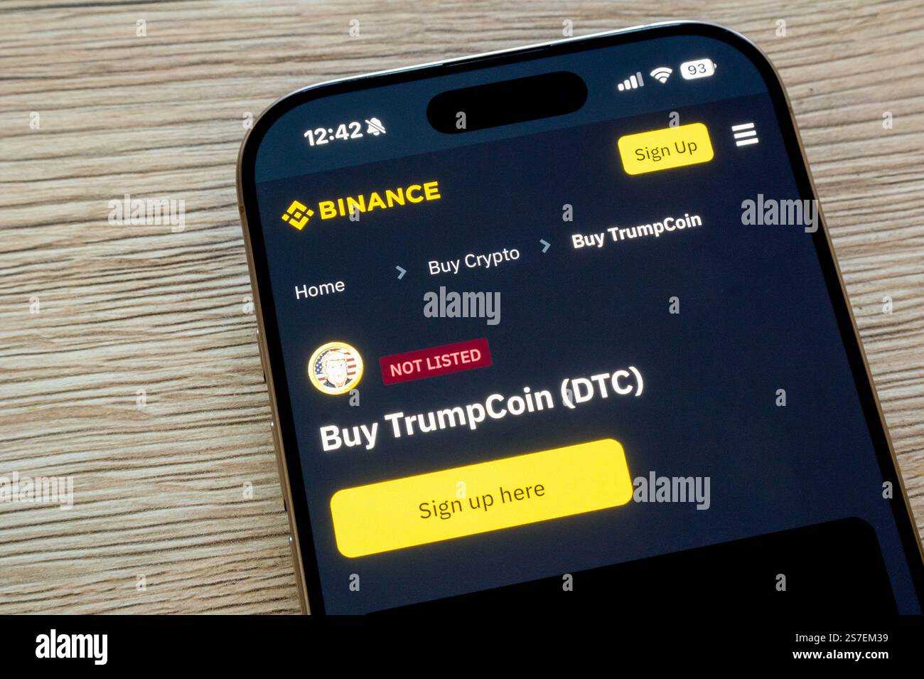 OSTRAVA, TCHÉQUIE - 19 JANVIER 2025 : site Binance avec jeton crypto TrumoCoin (DTC) pas encore listé Banque D'Images
