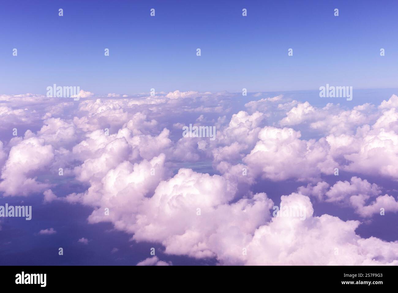 nuages vus depuis un plan Banque D'Images