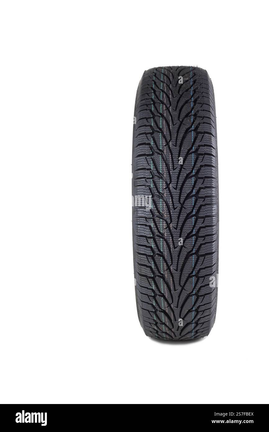 Pièces de voiture - vue latérale de nouveaux pneus d'hiver pour un fond blanc isolé de voiture. Banque D'Images