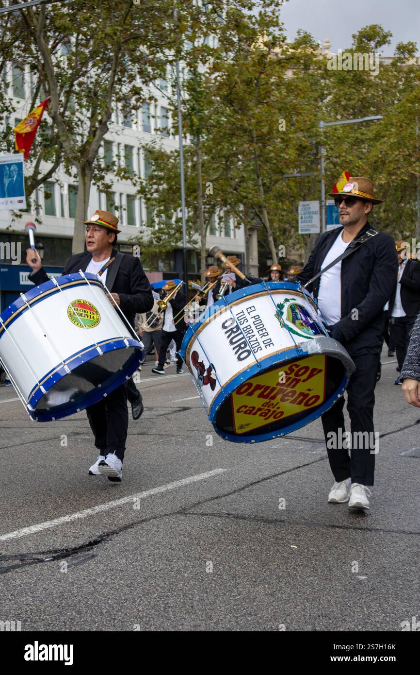 Participants au carnaval folklorique dans le centre-ville de Barcelone, Espagne Banque D'Images