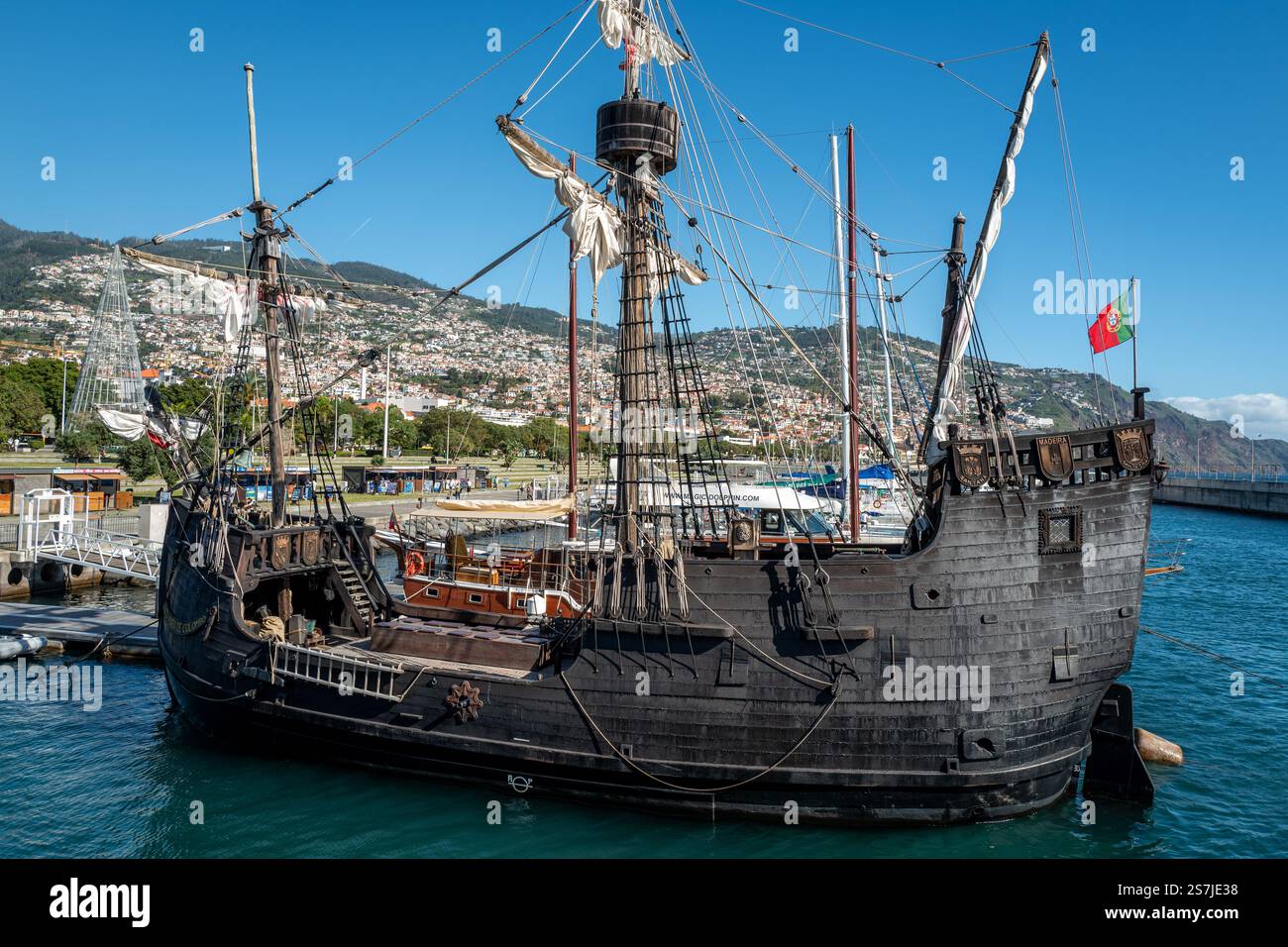 Le Santa Maria de Colombo, réplique du fleuron de Colomb, Santa Maria, propose des excursions d'une journée pour observer les baleines et les dauphins au départ de Funchal, Madère Banque D'Images