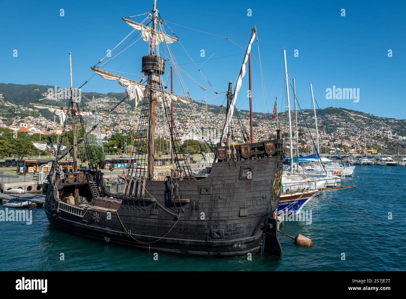 Le Santa Maria de Colombo, réplique du fleuron de Colomb, Santa Maria, propose des excursions d'une journée pour observer les baleines et les dauphins au départ de Funchal, Madère Banque D'Images