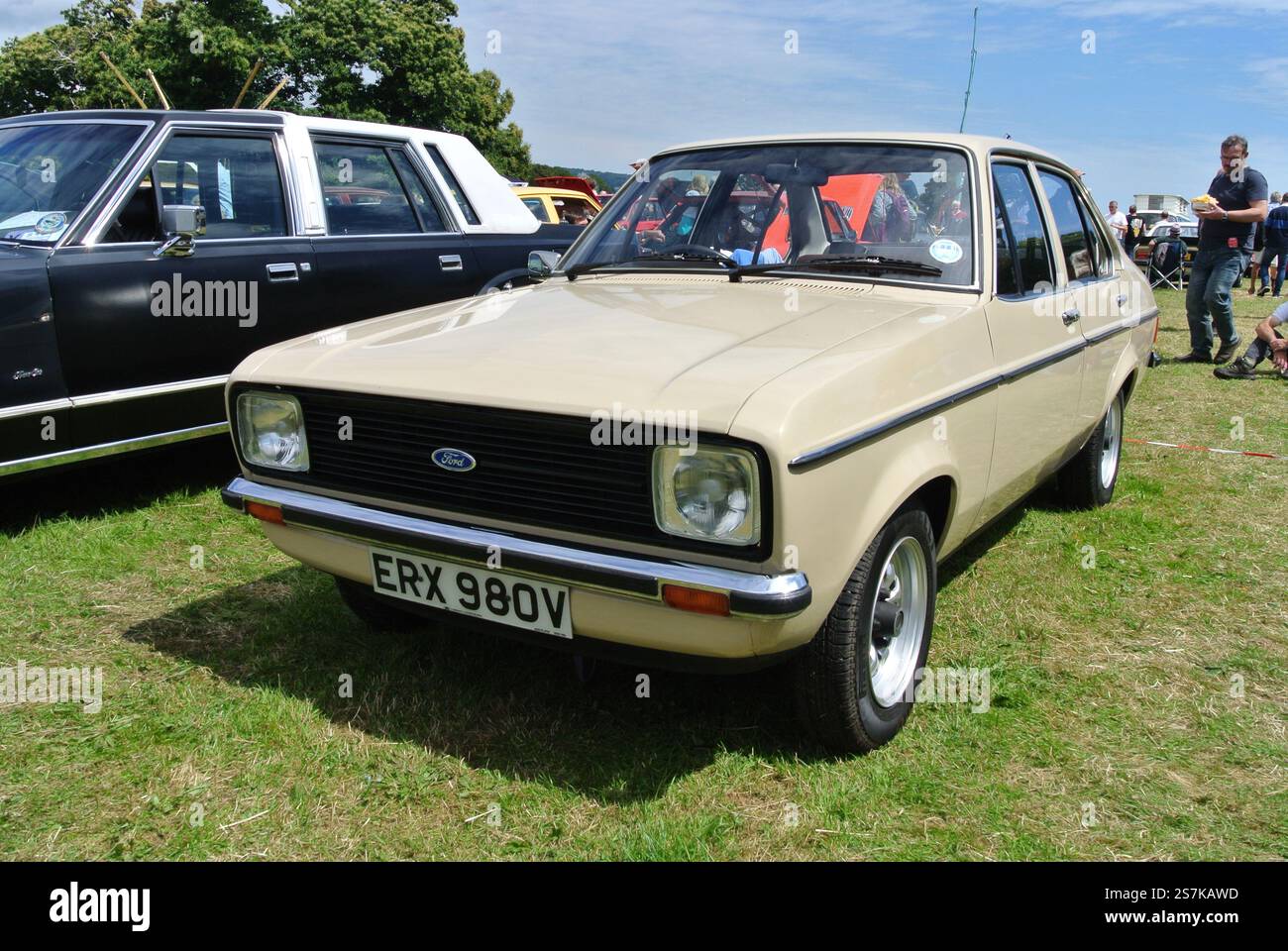 Une Ford Escort Mk 2 de 1980 stationnée au 49th Historic Vehicle Gathering, Powderham, Devon, Angleterre, Royaume-Uni. Banque D'Images