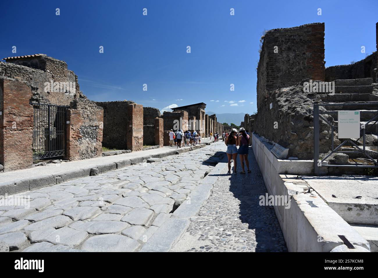 Routes et rues romaines dans le site historique du patrimoine mondial de Pompéi, Italie Banque D'Images
