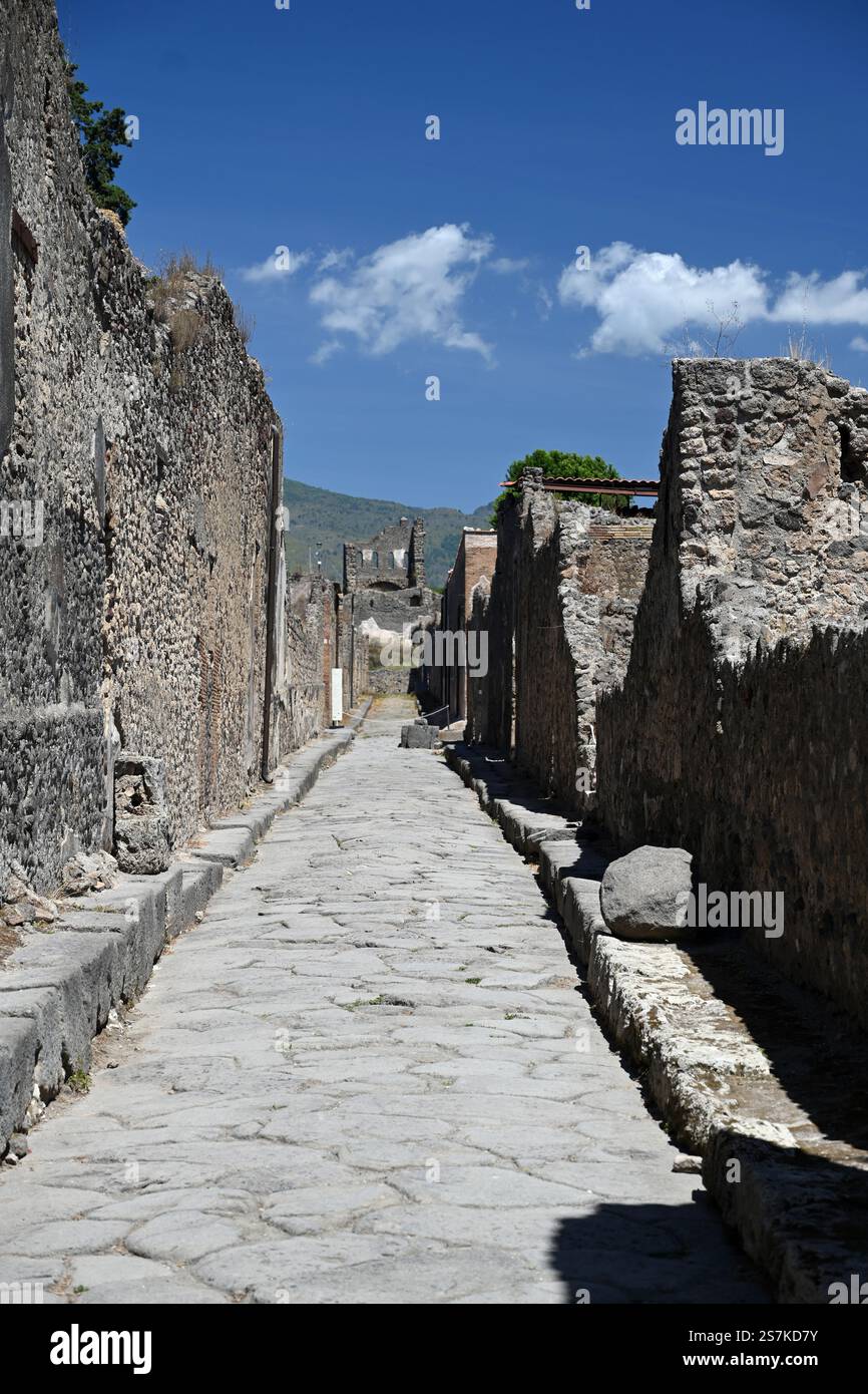 Routes et rues romaines dans le site historique du patrimoine mondial de Pompéi, Italie Banque D'Images