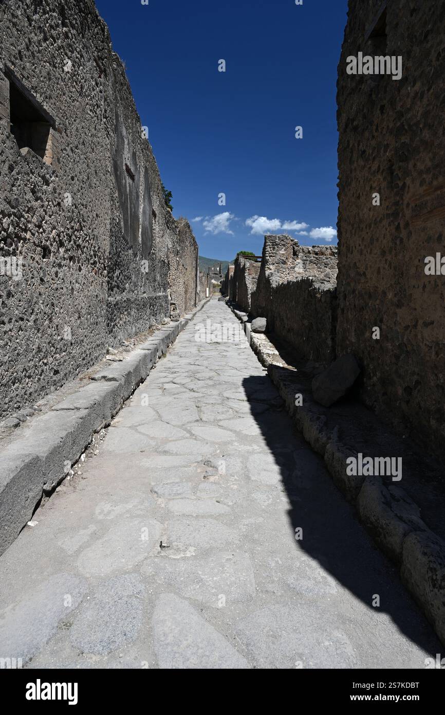 Routes et rues romaines dans le site historique du patrimoine mondial de Pompéi, Italie Banque D'Images