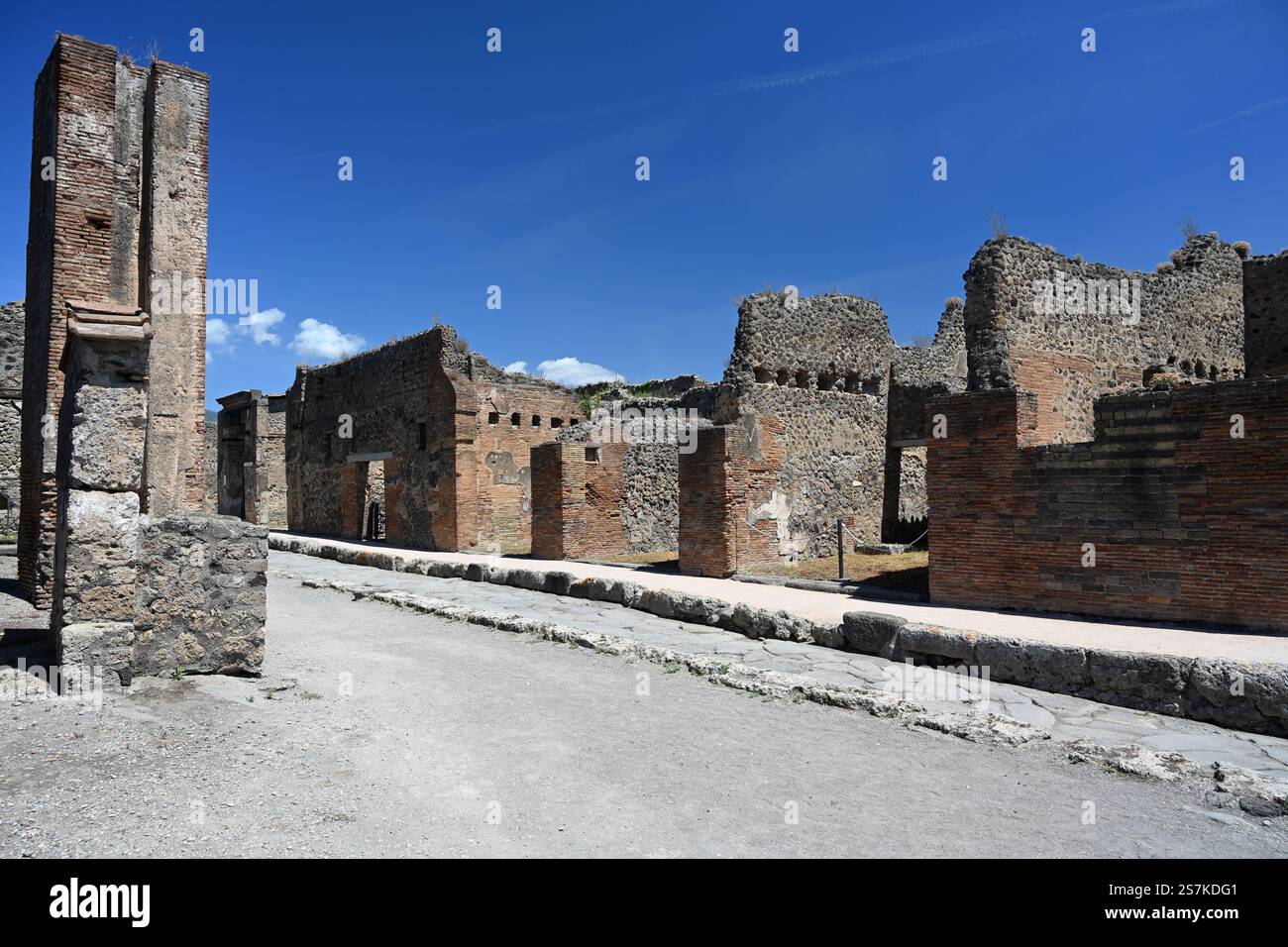Routes et rues romaines dans le site historique du patrimoine mondial de Pompéi, Italie Banque D'Images