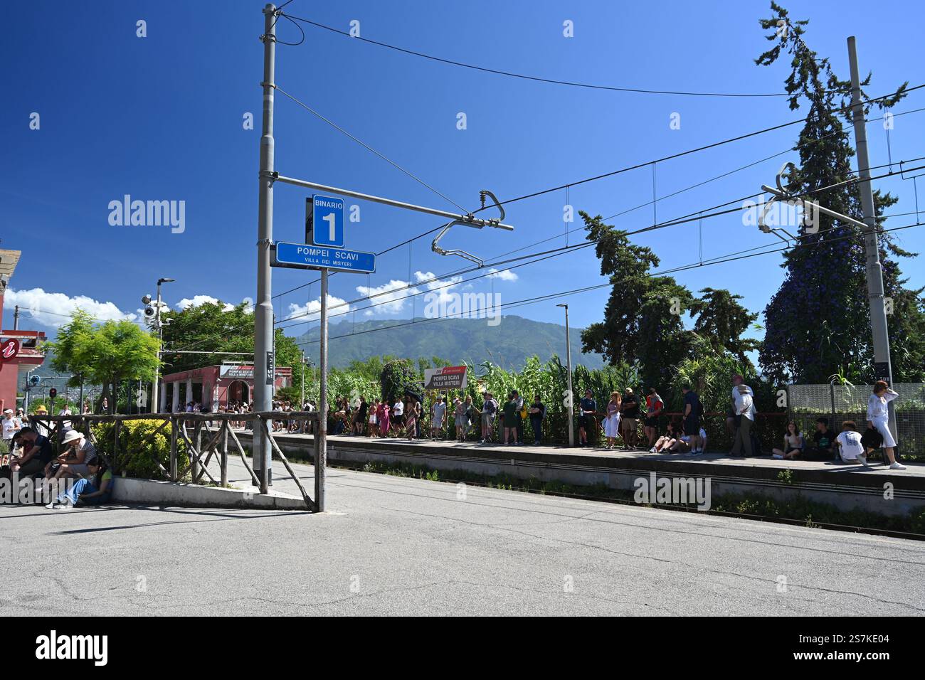De la gare de Pompéi aux ruines du site du patrimoine mondial de l'UNESCO de Pompéi Banque D'Images