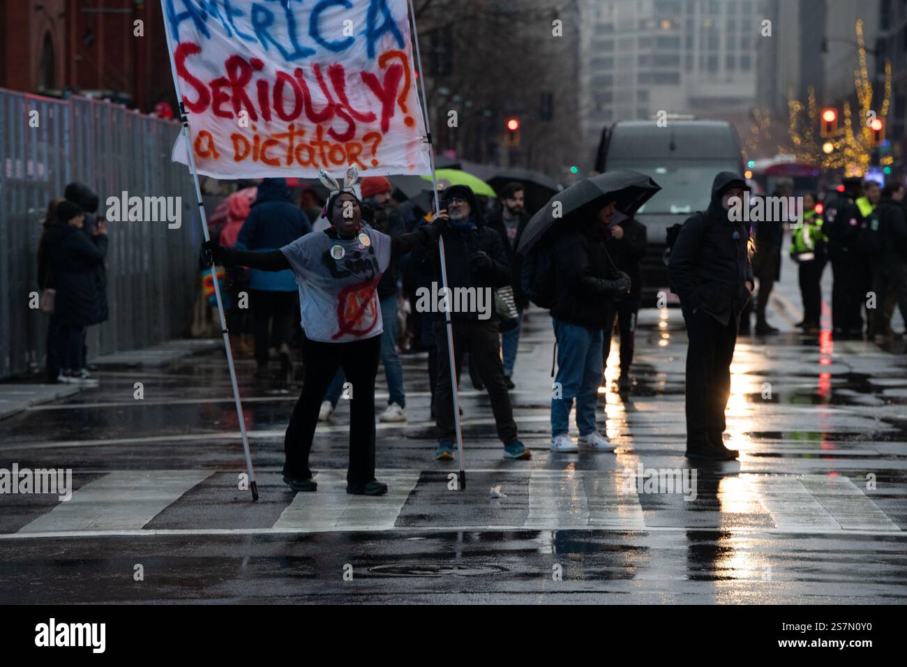 Washington DC, États-Unis. 19 janvier 2025, des dizaines de milliers de partisans de Trump assistent à un rassemblement avant l’investiture de Donald Trump pour son second mandat en tant que président du crédit américain : Diego Montoya/Alamy Live News Banque D'Images