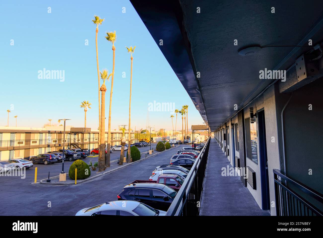 Phoenix, AZ, États-Unis - 19 janvier 2025 - Une vue depuis un motel en bord de route aux États-Unis. Banque D'Images