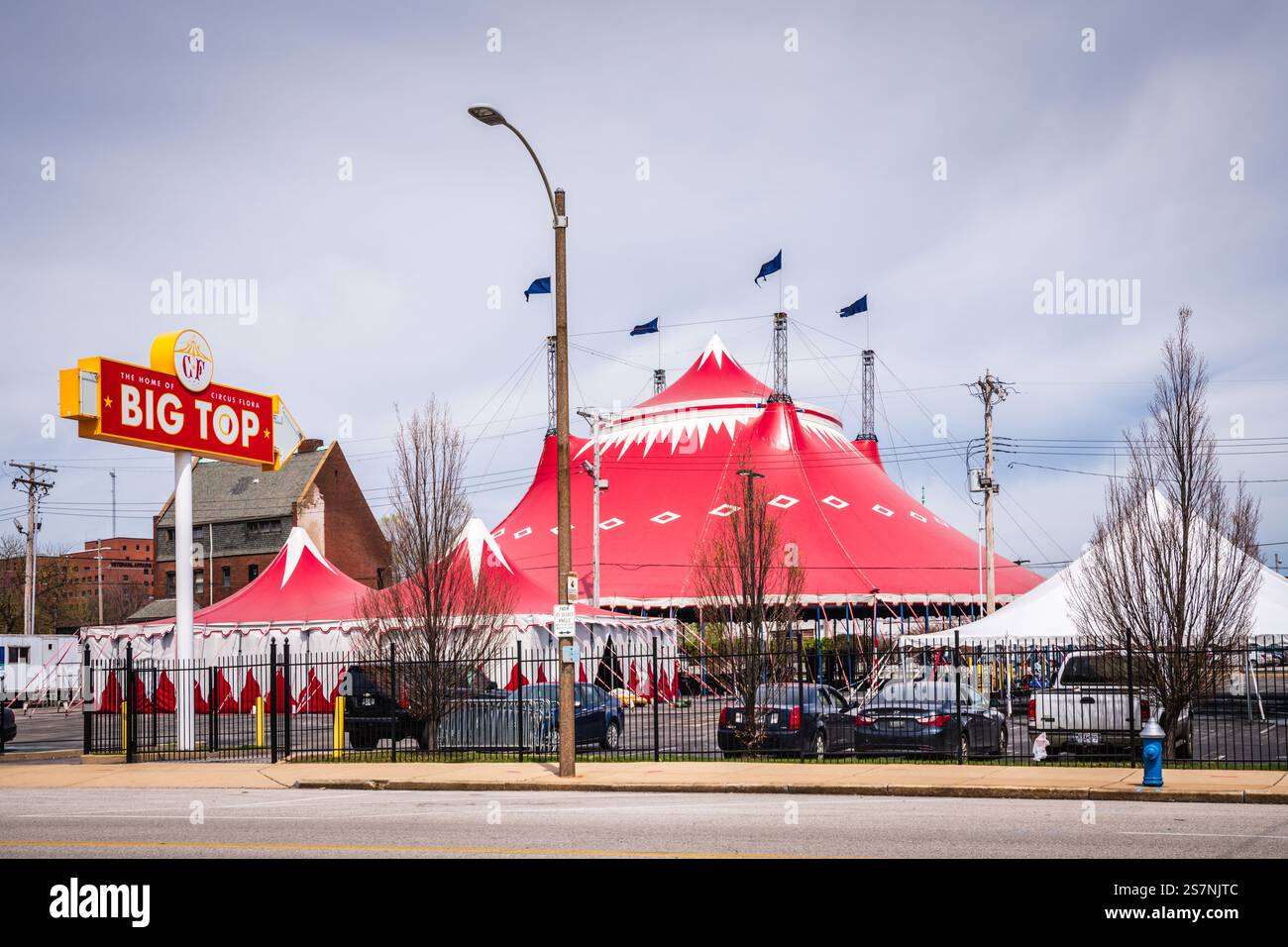 Louis, MO USA - 9 avril 2019 : Circus Flora est une compagnie de théâtre spécialisée dans les productions de cirque à anneau unique. Banque D'Images