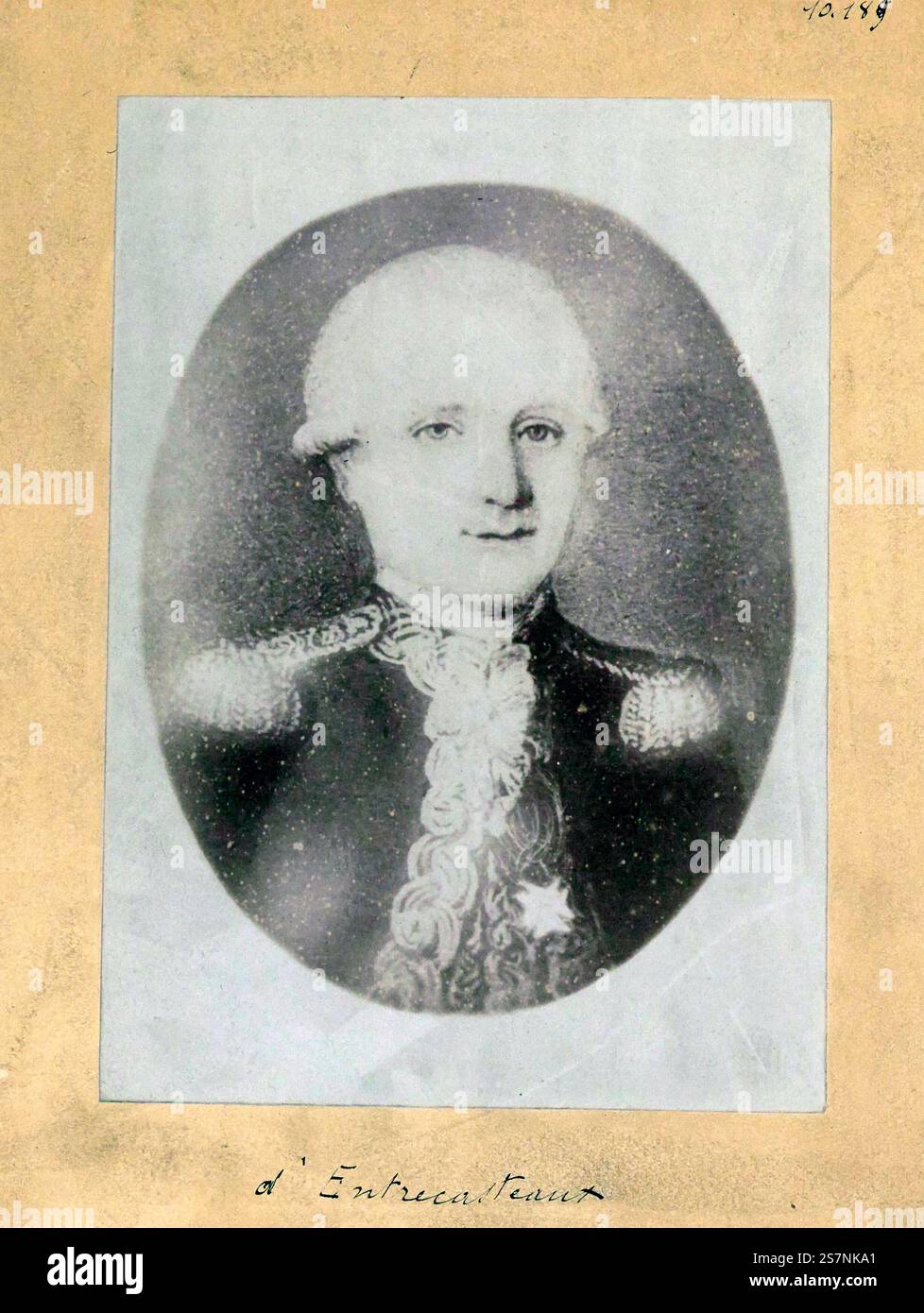 Antoine Raymond Joseph de Bruni, chevalier d'Entrecasteaux (1737 – 1793) officier de la marine française, explorateur et administrateur colonial qui fut gouverneur de l'Île de France de 1787 à 1789. Il est surtout connu pour son exploration de la côte australienne en 1792 à la recherche de Jean-François de Galaup, comte de Lapérouse. (wikipédia) Banque D'Images