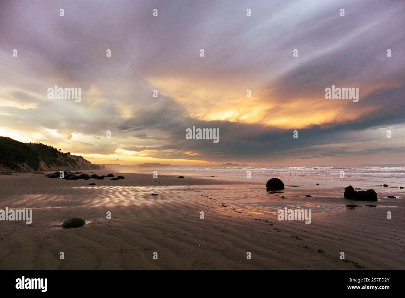 Moeraki Boulders, Otago, île du Sud, Nouvelle-Zélande Banque D'Images
