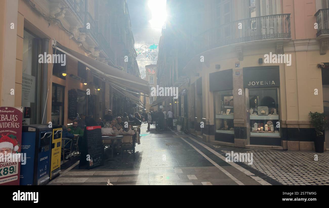 Sun Flare dans les rues du centre-ville de Malaga Banque D'Images