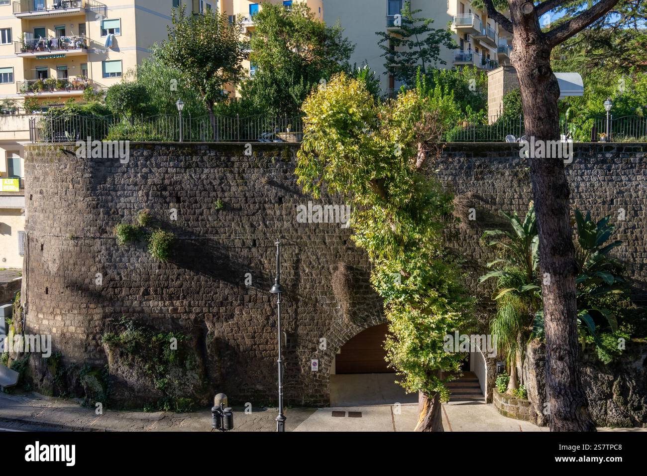 Le mur de la ville du 16ème siècle à Sorrente, Italie. Banque D'Images